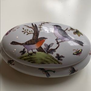 Antique porcelain Chinese handpainted dresser box